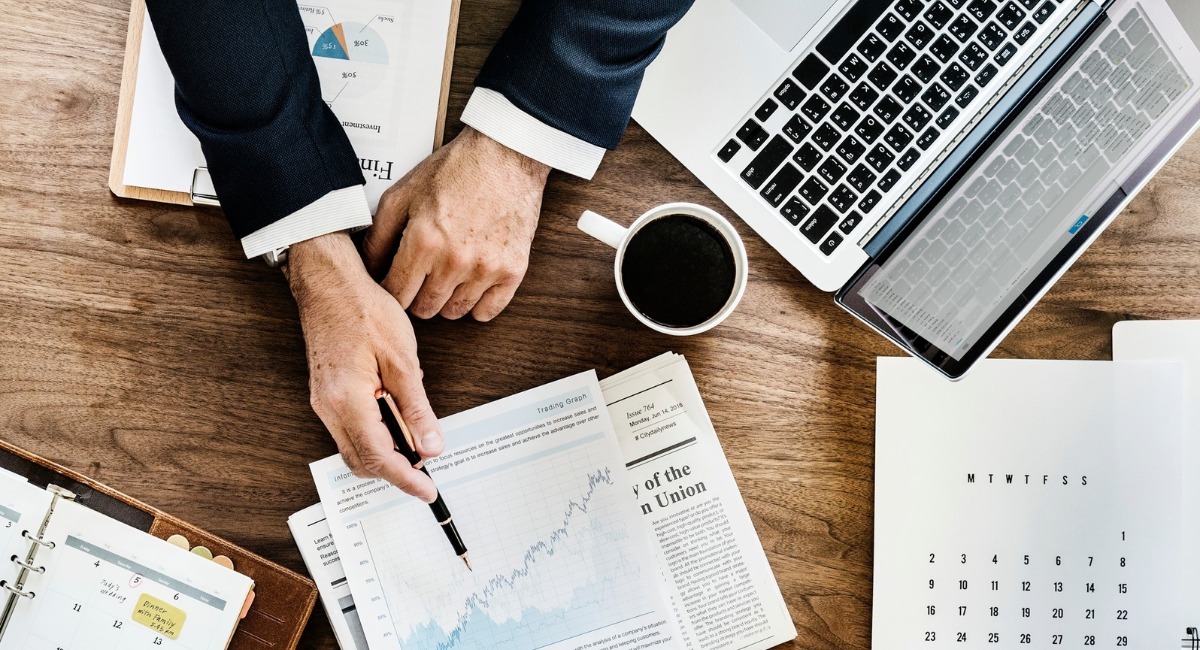 Understanding Salesforce OEM Solutions vs. Standard Salesforce Solutions: A Deep Dive into WealthHub and Salesforce Financial Services Cloud